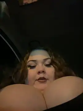 Snapshot of _GodessIsabella_97 chatting on December 18, 2024, 12:43 am GodessIsabella 97 online show from December 18, 2024, 12:43 am