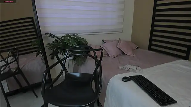 Catyloves online show from February 6, 2026, 10:13 pm