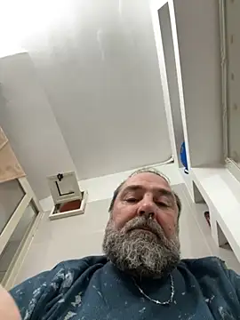 Snapshot of ros217 chatting on October 13, 2025, 1:55 pm ros217 online show from October 13, 2025, 1:55 pm