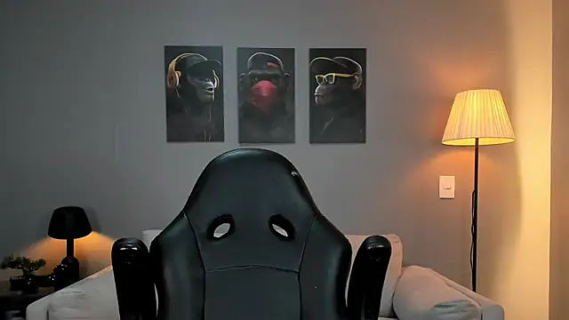 ApoloMakris online show from November 4, 2025, 8:19 pm