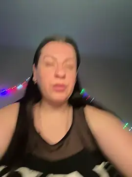 Evelinia online show from April 7, 2026, 3:23 pm