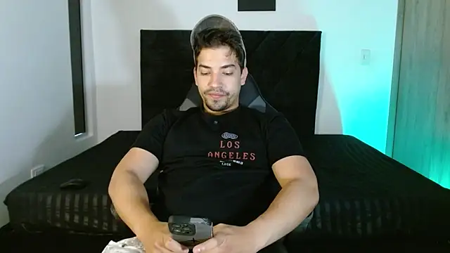 Snapshot of Ian_Daviz chatting on May 24, 2026, 3:17 pm Ian Daviz online show from May 24, 2026, 3:17 pm