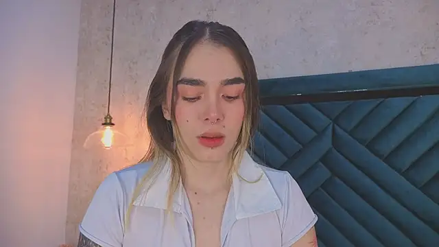 Lucy Vega online show from September 13, 2025, 4:01 am