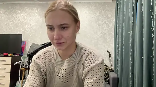 AnneBall online show from December 30, 2024, 12:42 pm