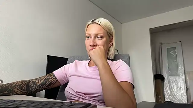 Snapshot of AnneBall chatting on July 15, 2026, 9:58 am AnneBall online show from July 15, 2026, 9:58 am