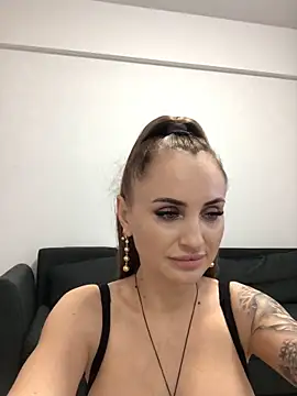 madonnaaaa online show from November 24, 2025, 6:29 pm