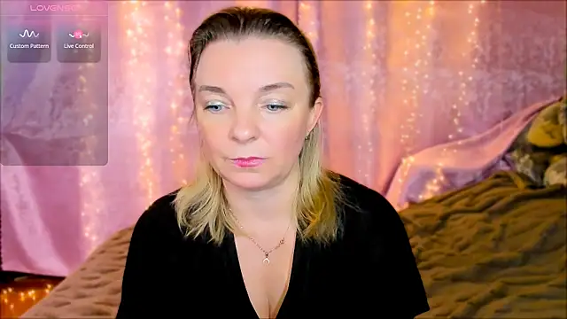 Snapshot of Regina__blue chatting on January 23, 2025, 5:10 pm Regina  blue online show from January 23, 2025, 5:10 pm