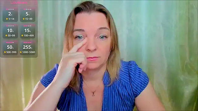 Snapshot of Regina__blue chatting on February 23, 2025, 9:26 pm Regina  blue online show from February 23, 2025, 9:26 pm