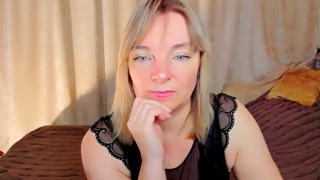 Regina  blue online show from November 1, 2025, 9:50 pm