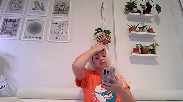 Snapshot of badblondebunny chatting on February 7, 2026, 1:09 am badblondebunny online show from February 7, 2026, 1:09 am