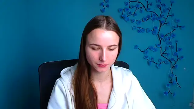Eva Janee online show from June 17, 2026, 5:43 am