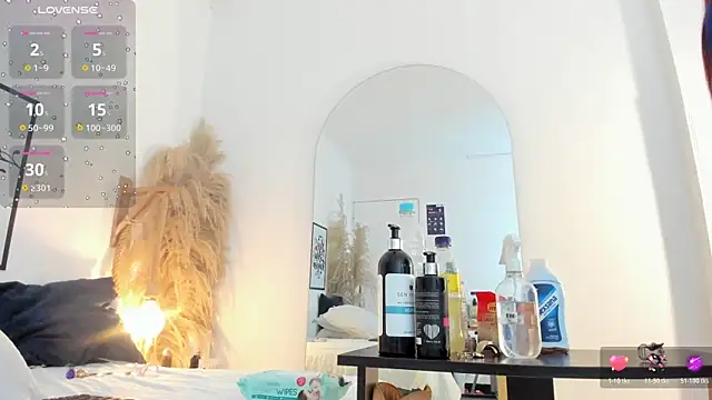 Snapshot of mia_lourence chatting on April 6, 2026, 2:07 pm mia lourence online show from April 6, 2026, 2:07 pm