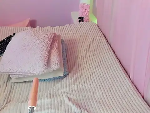 EsmeraldaLindsey online show from July 1, 2026, 5:53 am