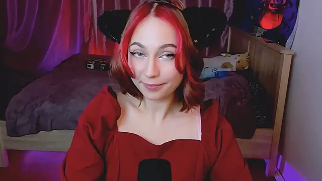 Snapshot of Carolina_Leep chatting on December 10, 2024, 2:05 am Carolina Leep online show from December 10, 2024, 2:05 am