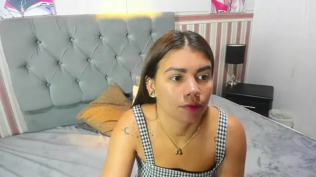 Snapshot of Gissel_Angel chatting on March 22, 2025, 11:42 pm Gissel Angel online show from March 22, 2025, 11:42 pm