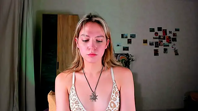 Snapshot of Niky__Jess chatting on December 16, 2024, 11:22 am Niky  Jess online show from December 16, 2024, 11:22 am