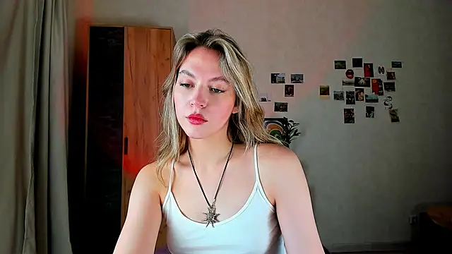 Snapshot of Niky__Jess chatting on December 17, 2024, 8:34 am Niky  Jess online show from December 17, 2024, 8:34 am
