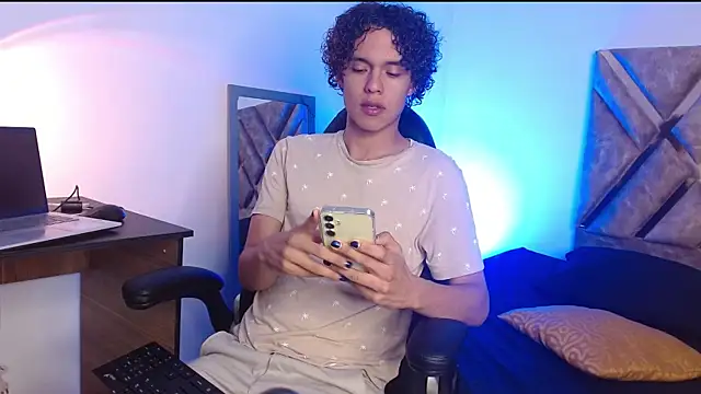 Snapshot of nickolas_moon chatting on February 26, 2025, 3:41 pm nickolas moon online show from February 26, 2025, 3:41 pm