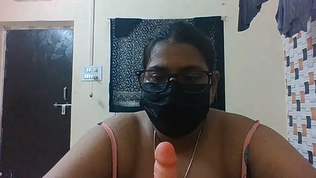 Hotmilfxox online show from June 20, 2026, 9:01 am