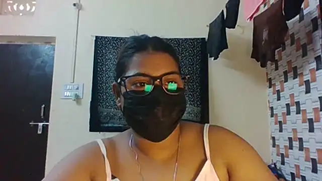 Hotmilfxox online show from July 11, 2026, 8:50 am