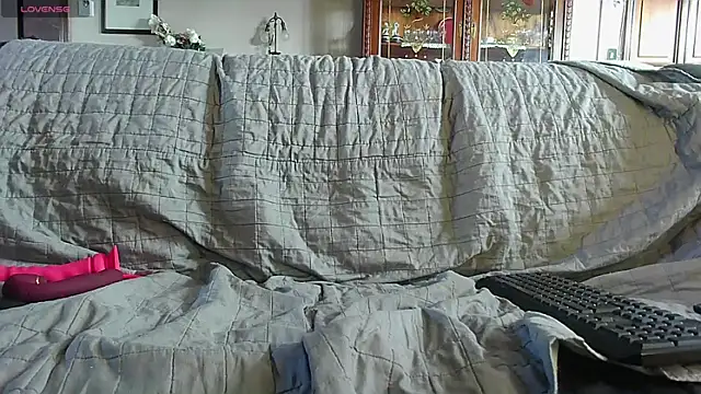 LauraMonolo online show from June 5, 2026, 6:31 am