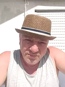 Snapshot of Wertuosi chatting on September 15, 2025, 9:42 am Wertuosi online show from September 15, 2025, 9:42 am