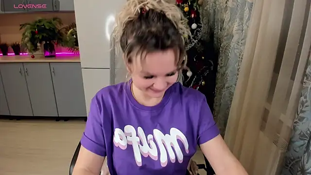 candy queeen online show from December 21, 2024, 7:38 pm