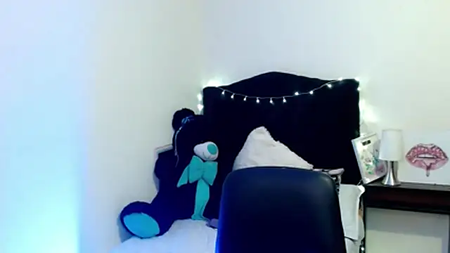 loren tits24 online show from June 23, 2026, 8:29 pm