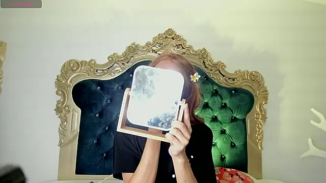 Ari sunshine  online show from November 17, 2025, 4:07 am