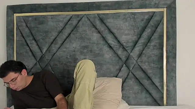 Ari sunshine  online show from December 14, 2025, 9:19 pm