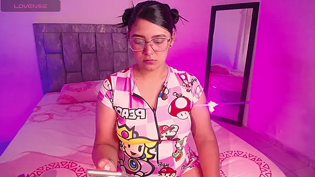 DIANEE 01 online show from November 5, 2025, 8:42 pm