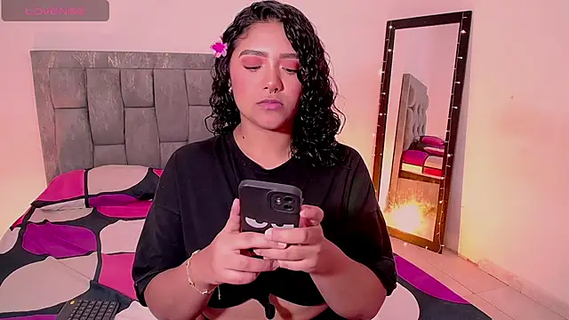 DIANEE 01 online show from March 25, 2026, 9:54 pm