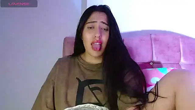 Snapshot of Paris-love chatting on January 2, 2025, 9:11 am Paris-love online show from January 2, 2025, 9:11 am