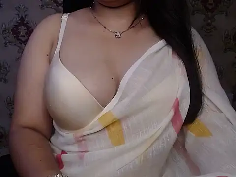 Snapshot of MiniBeast chatting on October 29, 2025, 2:19 pm MiniBeast online show from October 29, 2025, 2:19 pm