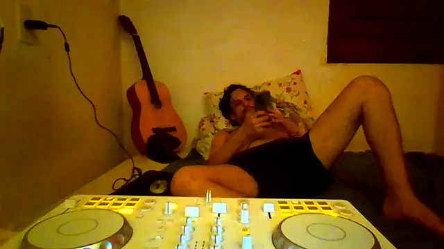 couplemilk online show from June 2, 2026, 2:35 am