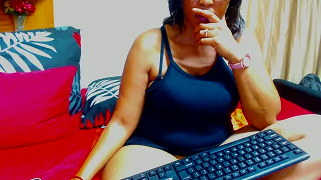 Juicyasss35xx online show from February 22, 2026, 6:39 pm