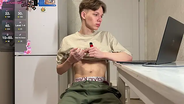 gay boyss online show from March 14, 2025, 7:01 pm