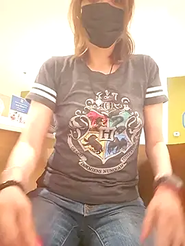 Snapshot of Lunababymylove chatting on March 1, 2026, 1:07 am Lunababymylove online show from March 1, 2026, 1:07 am