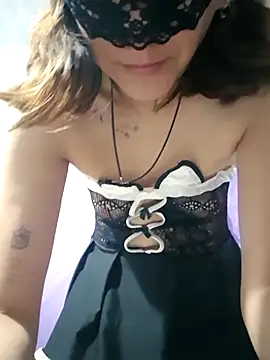 Lunababymylove online show from May 6, 2026, 1:47 am