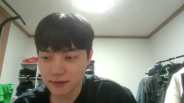 Snapshot of dhwisydy chatting on April 15, 2026, 6:04 pm dhwisydy online show from April 15, 2026, 6:04 pm