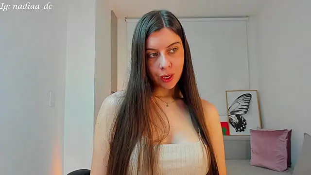 Nadiaa  online show from January 4, 2025, 3:07 am