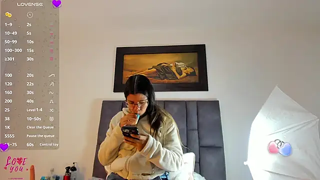 Vahiolet smith online show from April 10, 2026, 3:12 am