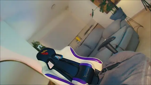 Snapshot of _Miss_Anna_ chatting on October 22, 2025, 2:39 pm  Miss Anna  online show from October 22, 2025, 2:39 pm