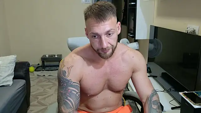 Snapshot of Alusca chatting on July 6, 2026, 7:49 pm Alusca online show from July 6, 2026, 7:49 pm