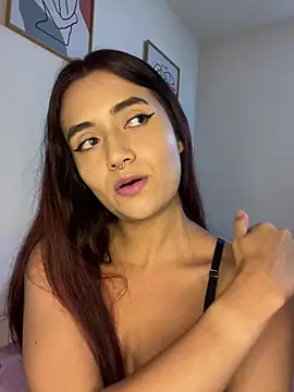 Snapshot of HallieLemon1 chatting on March 9, 2025, 4:27 am HallieLemon1 online show from March 9, 2025, 4:27 am