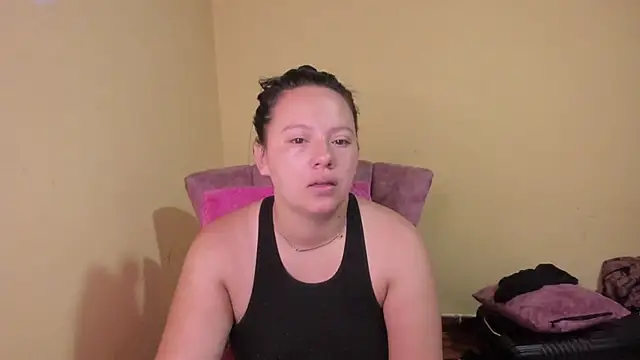 lauraguzman online show from June 11, 2026, 3:59 am