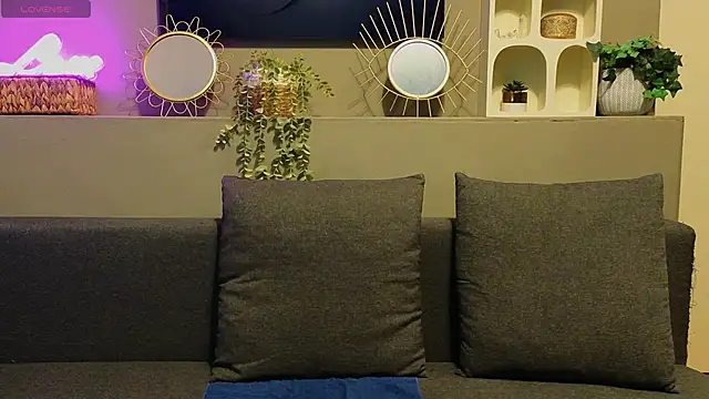 Snapshot of AyreenMoore chatting on December 9, 2024, 6:57 pm AyreenMoore online show from December 9, 2024, 6:57 pm