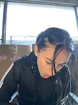 Tinylottie online show from April 15, 2026, 1:40 pm