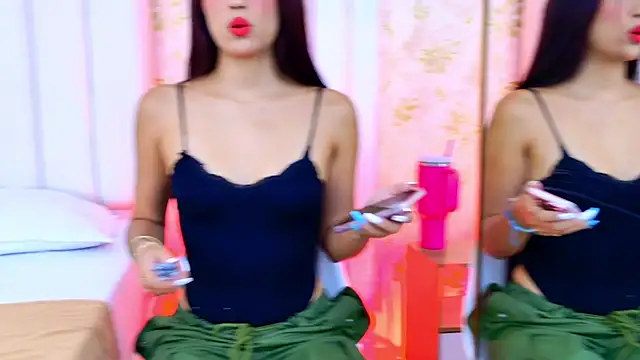 Mia-Monroe online show from October 8, 2025, 7:00 pm