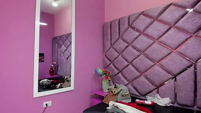 Sarah Hornny online show from March 7, 2025, 6:57 am